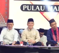 Gubernur Kalbar Ria Norsan bersama Ustadz Abdul Somad (UAS) dalam Tabligh Akbar di Kantor Gubernur Kalimantan Barat.