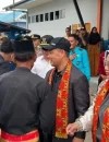 Gubernur Kalbar Ria Norsan berdialog dengan masyarakat Teluk Batang saat pelaksanaan Program Gema Membangun Desa di Kabupaten Kayong Utara.