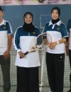 Ketua Umum Pengprov PELTI Kalbar Erlina Norsan meninjau kegiatan pembinaan atlet tenis di Lapangan Tenis PELTI Mempawah sekaligus menyampaikan rencana pembangunan dua lapangan tenis indoor, Kamis (8/10/2026).