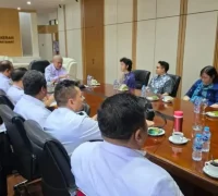 Sekda Kalbar bersama Tim Pengampuan Nasional RSCM saat audiensi penguatan layanan kesehatan ibu dan anak di Kantor Gubernur Kalimantan Barat. (instagram.com/adpim.provkalbar)