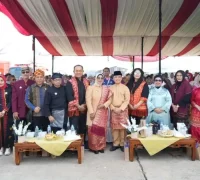 Gubernur Kalbar Ria Norsan membuka Festival Budaya Robo-Robo 2026 di Kuala Mempawah.