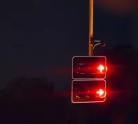 Ilustrasi - Lampu lalu lintas di Simpang 4 Roban Kota Singkawang padam dan dalam proses perbaikan.