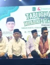 Ribuan jemaah menghadiri Tabligh Akbar bersama Ustaz Abdul Somad di Stadion Kridasana, Kota Singkawang, dalam rangka Milad ke-7 Fahmi Ummi, Jumat (2/10/2026).