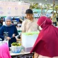 Stan UMKM di kawasan Pelataran Eks Sail Karimata, Pantai Pulau Datok, ramai dikunjungi masyarakat selama pelaksanaan MTQ XXXIV Kalbar di Kayong Utara.