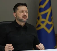 Presiden Ukraina Volodymyr Zelenskyy mendesak Amerika Serikat segera menyetujui pengiriman rudal pertahanan udara Patriot dan NASAMS untuk menghadapi serangan Rusia. (foto: x.com/ZelenskyyUa)