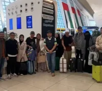 wni yang tertahan di abu dhabi dipulangkan melalui penerbangan repatriasi.