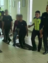 Polisi Matu Daro, Sarawak, Malaysia, mengamankan empat pria yang diduga terlibat pencurian aki dan komponen mesin buldoser di Kampung Loba Balu. (Foto: FB/IPD Matu Daro - Rasmi)