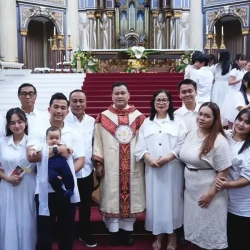 Wagub Kalbar Krisantus Kurniawan menyampaikan pesan persatuan saat Misa Paskah di Katedral Pontianak.