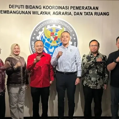 Wakil Gubernur Kalimantan Barat Krisantus Kurniawan saat melakukan kunjungan kerja ke Kementerian Koordinator Infrastruktur di Jakarta.