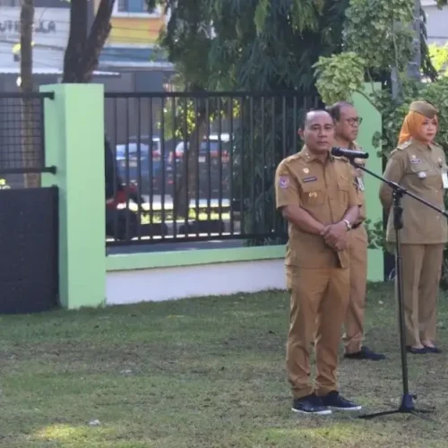 Wakil Gubernur Kalbar Krisantus Kurniawan memimpin apel ASN di BPSDM Kalbar, (13/04/2026).