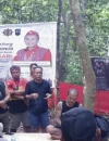Wagub Kalbar Krisantus Kurniawan saat mengunjungi situs Raja Mawikng di Desa Saham Landak.