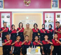 Wagub Kalbar Krisantus Kurniawan melepas kontingen SMAN 3 Singkawang untuk mewakili Kalbar di lomba tingkat nasional.