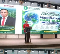 Wagub Kalbar Krisantus Kurniawan membuka peringatan Hari Bumi 2026 di Hotel Golden Tulip Pontianak, Jumat (24/4/2026)..