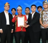 Wagub Kalbar Krisantus Kurniawan melantik BAKORDA HIPMI PT Kalbar periode 2026–2028 di Pendopo Gubernur Kalbar, Kamis (12/2/2026).