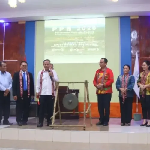Wagub Krisantus Kurniawan memberikan sambutan kepada ribuan pemuda dalam kegiatan PPR GPIBI di Desa Pisah, Bengkayang, Kalimantan Barat.