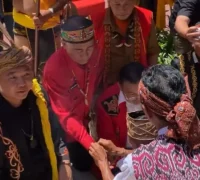 Wagub Kalbar, Krisantus Kurniawan Wagub Kalbar, Krisantus Kurniawan saat prosesi sakral Naik Jurongk Tinggi masyarakat adat Dayak di Ketapang. (Prokopim Ketapang)