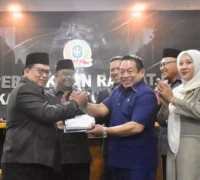 Wakil Bupati Kubu Raya Sukiryanto menghadiri Rapat Paripurna DPRD Kubu Raya.