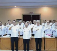 Wakil Gubernur Kalbar, Krisantus Kurniawan (1) Wakil Gubernur Kalbar Krisantus Kurniawan memimpin Exit dan Entry Meeting BPK di Ruang Rapat Tengkawang, menekankan transparansi keuangan daerah. (instagram.com/adpim.provkalbar)