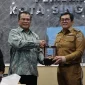 Wakil Wali Kota Singkawang Muhammadin menerima kunjungan Konsul Jenderal RI Kuching Abdullah Zulkifli di Kantor Wali Kota Singkawang.
