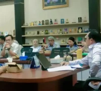 Wakil Wali Kota Singkawang Muhammadin memimpin Rapat Evaluasi Realisasi Anggaran 2025 di Ruang Rapat Wali Kota. (MC Singkawang)