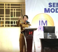 Wali Kota Singkawang, Tjhai Chui Mie Wali Kota Singkawang Tjhai Chui Mie saat membuka Seminar Nasional Moderasi Beragama di Ballroom Hotel Swiss-Belinn Singkawang. (instagram.com/prokopimsingkawang)