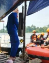 Tim gabungan melakukan pencarian dan evakuasi korban tenggelam di Sungai Kapuas, Kabupaten Kapuas Hulu. (foto: Res-Kapuas Hulu)
