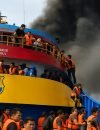 Kebakaran Kapal Motor (KM) Barcelona VA di perairan Pulau Talise, Minahasa Utara, Sulawesi Utara, pada Minggu siang (20/7). (Foto Istimewa/Humas Kemenhub)