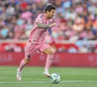Fans Inter Miami menunjukkan dukungan kepada Lionel Messi dengan sebuah spanduk dalam pertandingan MLS melawan New York Red Bulls. FOTO: AFP