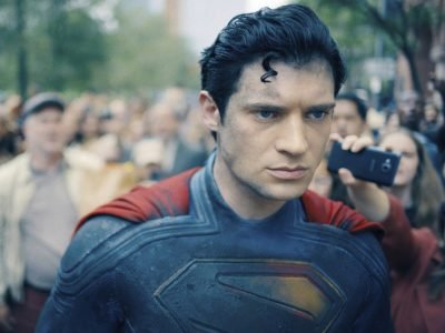 David Corenswet dalam sebuah adegan dari film "Superman." (Sumber Foto : Warner Bros)