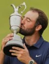 WhatsApp Image 2025-07-21 at 16.16.19 Scottie Scheffler dari AS mencium trofi setelah memenangkan kejuaraan golf British Open di Royal Portrush Golf Club, Irlandia Utara, Minggu, 20 Juli 2025. (Sumber Foto: AP)