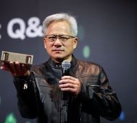 Jensen Huang, salah satu pendiri dan CEO Nvidia Corp, berbicara dalam konferensi pers di Taipei pada 21 Mei 2025. (Sumber Foto: AFP.com)