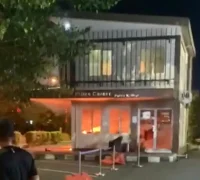 demo ricuh pontianak Massa membakar pos polisi di Ayani Megamall Pontianak saat aksi demo ricuh