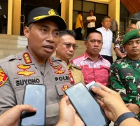 Kapolresta Pontianak Kombes Pol Suyono Kapolresta Pontianak Kombes Pol Suyono memberikan imbauan kepada warga untuk menghindari Jalan Ahmad Yani akibat aksi demonstrasi.