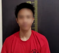Pemuda RL pelaku pencurian Alfamart Sungai Ambawang saat diamankan polisi Pemuda RL pelaku pencurian Alfamart Sungai Ambawang saat diamankan polisi