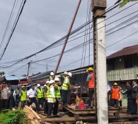 Jembatan Jalan Dharma Putra Pontianak Utara Wakil Wali Kota Pontianak Bahasan melakukan pemancangan tiang pertama pembangunan Jembatan Jalan Dharma Putra Pontianak Utara.