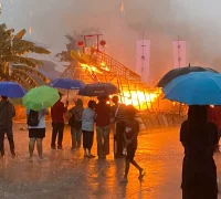 WhatsApp ImageProsesi pembakaran kapal wangkang pada tradisi Chit Gwee Pua di Pemakaman Bhakti Suci Kubu Raya 2025-09-07 at 09.01.51 Prosesi pembakaran kapal wangkang pada tradisi Chit Gwee Pua di Pemakaman Bhakti Suci Kubu Raya