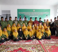 Wali Kota Pontianak Edi Rusdi Kamtono foto bersama Kafilah Kota Pontianak peserta yang akan berlaga di MTQ XXXIII Tingkat Provinsi Kalbar. Wali Kota Pontianak Edi Rusdi Kamtono foto bersama Kafilah Kota Pontianak peserta yang akan berlaga di MTQ XXXIII Tingkat Provinsi Kalbar.