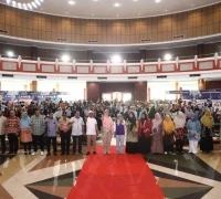 Pembukaan Ponti Lite Fest 2025 di Gedung PCC Foto bersama tamu dan peserta pembukaan Ponti Lite Fest 2025 di Gedung PCC.