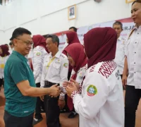 Wali Kota Pontianak Edi Rusdi Kamtono memberikan ucapan selamat kepada pengurus KORMI Kota Pontianak periode 2025-2029 yang baru dilantik. Wali Kota Pontianak Edi Rusdi Kamtono memberikan ucapan selamat kepada pengurus KORMI Kota Pontianak periode 2025-2029 yang baru dilantik.