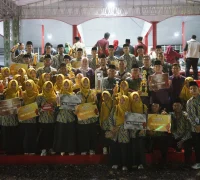 Kota Pontianak meraih runner up MTQ XXXIII Kalbar 2025 Sekretaris Daerah Kota Pontianak Amirullah berfoto bersama kafilah Pontianak peserta MTQ XXXIII Tingkat Provinsi Kalbar