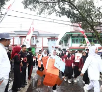 HUT ke-80 PMI, Pontianak Para peserta Karnaval mengkampanyekan 'Ayo Donor Darah' dalam rangka HUT ke-80 PMI.