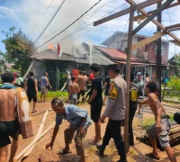 Lokasi kebakaran satu unit rumah di Desa Sungai Ambawang Kuala, Kecamatan Sungai Ambawang, Kabupaten Kubu Raya Lokasi kebakaran satu unit rumah di Desa Sungai Ambawang Kuala, Kecamatan Sungai Ambawang, Kabupaten Kubu Raya