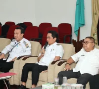 Wakil Wali Kota Pontianak Bahasan saat memaparkan Inovasindan Strategi Keterbukaan Informasi Publik. Wakil Wali Kota Pontianak Bahasan saat memaparkan Inovasindan Strategi Keterbukaan Informasi Publik.
