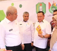 Sekda Kalbar dr. Harisson membuka Mini Expo dan Seminar Perkoperasian di Pontianak Sekda Kalbar dr. Harisson membuka Mini Expo dan Seminar Perkoperasian di Pontianak