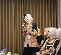 Ketua TP PKK Kota Pontianak Yanieta Arbiastutie tekankan peran PKK dalam mendukung pembangunan keluarga dan menyiapkan Generasi Emas 2045 Ketua TP PKK Kota Pontianak Yanieta Arbiastutie tekankan peran PKK dalam mendukung pembangunan keluarga dan menyiapkan Generasi Emas 2045