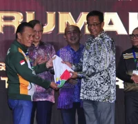 Menteri Pemuda, Olahraga, dan Pengembangan Wirausaha Sarawak, Datuk Seri Abdul Karim Rahman Hamzah Menteri Pemuda, Olahraga, dan Pengembangan Wirausaha Sarawak, Datuk Seri Abdul Karim Rahman Hamzah saat penutupan Borneo Games 2025 di Kuching