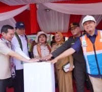 Pelepasan ekspor kratom dan ikan Arwana menjadi simbolis dimulainya Giat Akselerasi Ekspor 2025. Pelepasan ekspor kratom dan ikan Arwana menjadi simbolis dimulainya Giat Akselerasi Ekspor 2025.