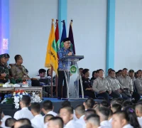 Wali Kota Pontianak Edi Rusdi Kamtono memberikan sambutan di hadapan para mahasiswa Universitas PGRI Wali Kota Pontianak Edi Rusdi Kamtono memberikan sambutan di hadapan para mahasiswa Universitas PGRI