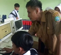 WhatsApp Image 2025-10-04 at 14.40.08 Guru SMPN 13 Pontianak Rahmat Putra Yudha menerima penghargaan UNESCO atas inovasi AI dalam pengajaran Bahasa Inggris