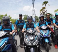 WhatsApp Image 2025-10-05 at 13.07.13 Wali Kota Pontianak Edi Rusdi Kamtono turut menjajal sirkuit Stadion SSA menandai dimulainya Kejurprov Balap Motor Kalbar Seri IV.
